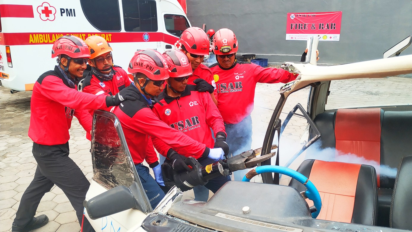 first aid accident kecelakaan diklat PMI PMR KSR relawan fakfak korps Red Cross Indonesia website