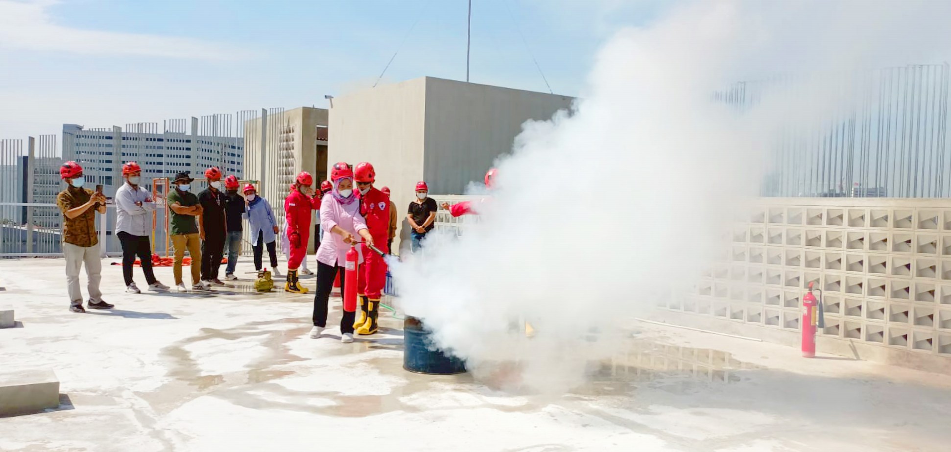 first aid fire training pelatihan kebakaran diklat PMI PMR KSR relawan fakfak korps Red Cross Indonesia website