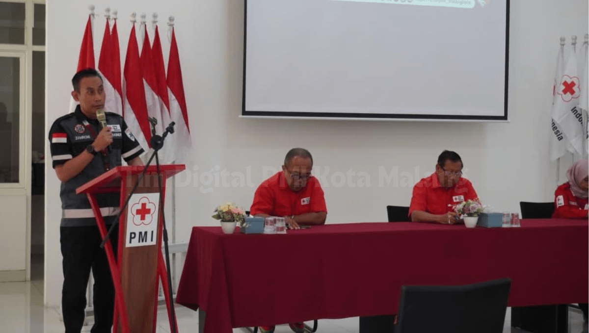 Penyampaian laporan Ketua Panitia Pelatihan Ambulans PMI Kabupaten Fakfak